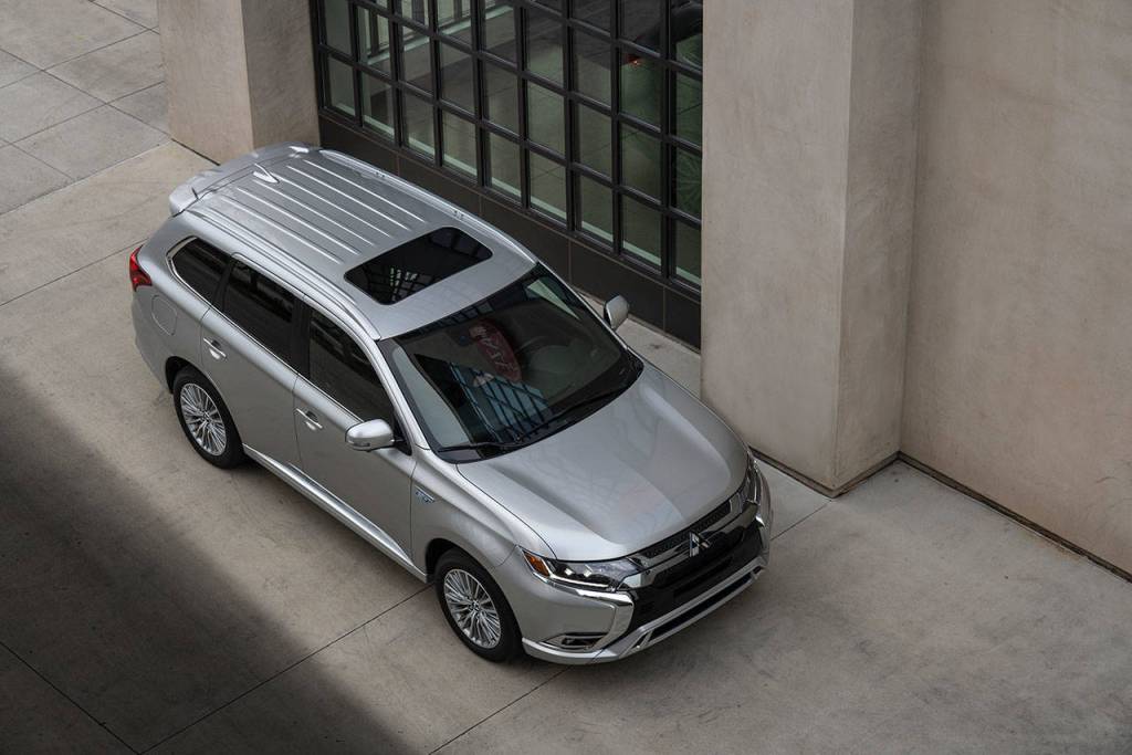 A power sunroof is standard equipment on LE and GT versions of the 2021 Mitsubishi Outlander PHEV. (Manufacturer photo)