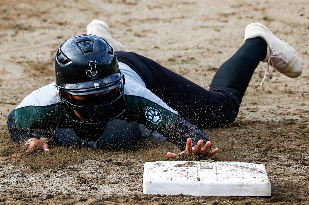 Jackson dominated Everett, 14-0, Thursday afternoon at Henry M. Jackson High School in Mill Creek. (Kevin Clark / The Herald)