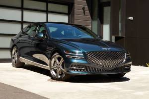 Horizontal double headlights and an enormous grille are key players in the 2021 Genesis G80 redesign. (Manufacturer photo)