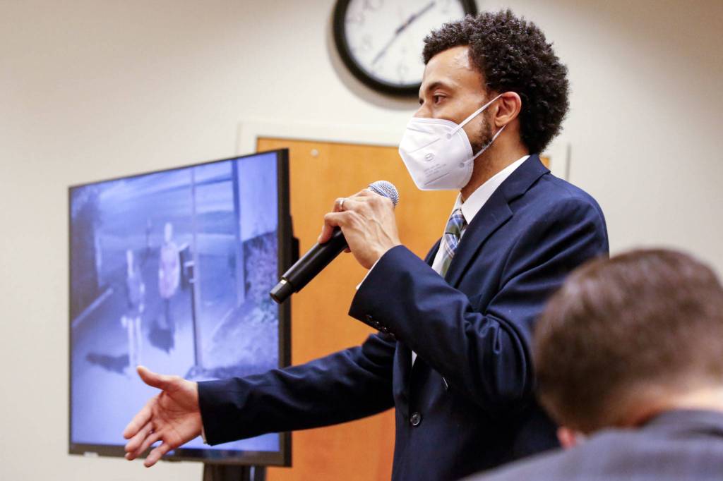 Attorney Kenneth Williams, who represents Jamel Alexander in a murder trial, addresses the jury for his opening statements Friday at the Snohomish County Courthouse in Everett. (Kevin Clark / The Herald)