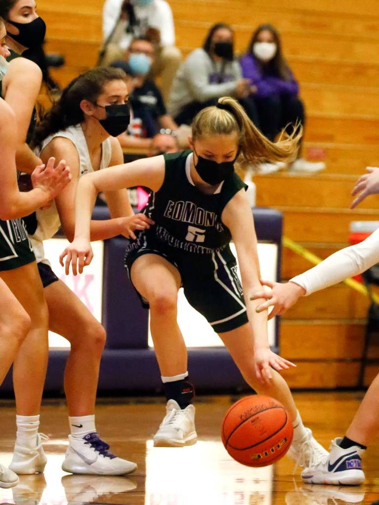 Edmonds-Woodways Ella Wallace looks to drive to the basket during a game against Kamiak on May 14, 2021, at Kamiak High School in Mukilteo. (Kevin Clark / The Herald)