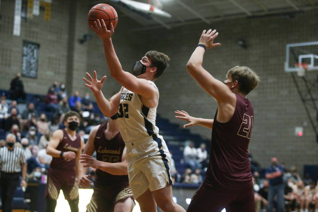 Arlingtons Jaden Roskelley shoots over Lakewoods Andrew Molloy for a basket during a game on May 19, 2021, in Arlington. (Andy Bronson / The Herald)