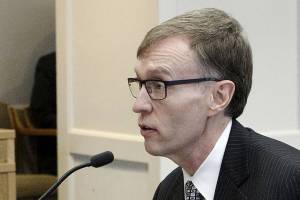 Former Attorney General Rob McKenna, who is serving as outside counsel for daily fantasy sports betting sites FanDuel and DraftKings, testifies before the Senate Commerce and Labor Committee in Olympia, Wash.,n Friday, Nov. 20, 2015. McKenna said that he sees little difference between daily, weekly or season-long betting, calling all a game of skill. (AP Photo/Rachel La Corte)