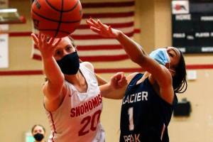 Snohomish's Sara Rodgers reaches for a loose ball with Glacier Peak's Aaliyah Collins Friday evening at Snohomish High in Snohomish on May 28, 2021. The Grizzles won 59-35. (Kevin Clark / The Herald)
