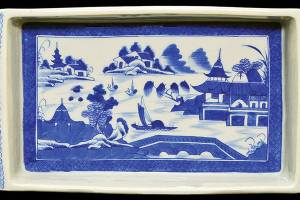 This is a Canton bulb tray that was used to force bulbs or plant a Bonsai. (Cowles Syndicate Inc.)