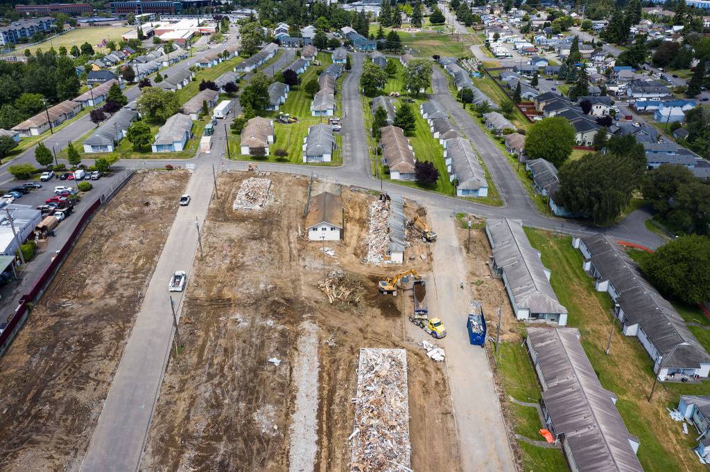 Construction crews demolish public housing at Baker Heights in Everetts Delta neighborhood on Tuesday. (Chuck Taylor / The Herald)