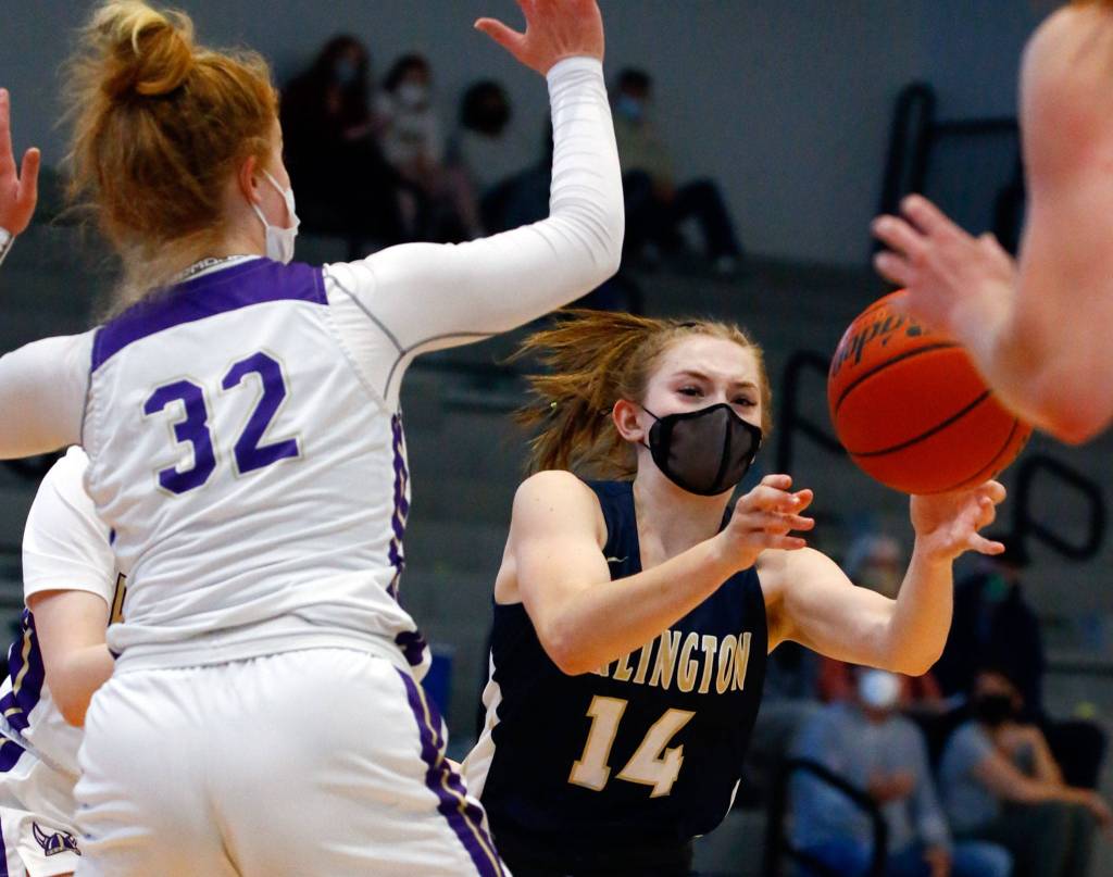 Arlingtons Keira Marsh attempts a pass with Lake Stevens Cori Wilcox defending during a game at Lake Stevens High School on June 9. (Kevin Clark / The Herald)