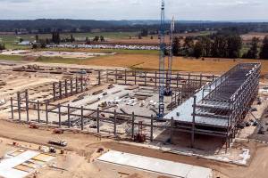 The new Amazon fulfillment center under construction along 172nd Street NE in Arlington, just south of Arlington Municipal Airport. (Chuck Taylor / The Herald) 20210708