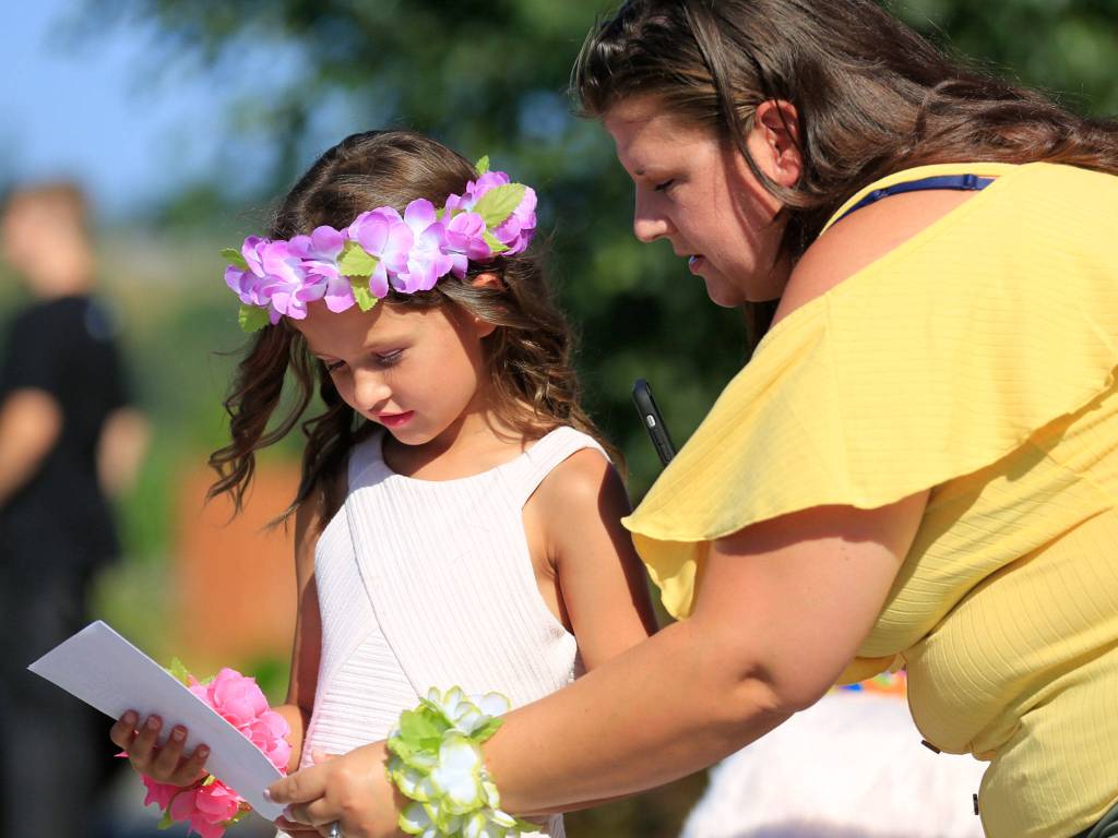 Essie Klopfenstine (left) and her mom, Sheree Mae Klopfenstine, read a handmade birthday card Tuesday afternoon in Marysville. (Kevin Clark / The Herald)
