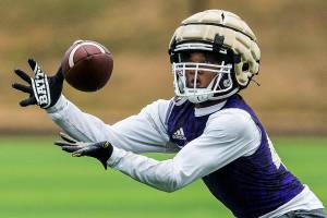 Lake Steven's Trayce Hanks makes a catch for a touchdown during the Cougars Championship Passing Tournament at Lakewood High School on Saturday, July 31, 2021 in Arlington, Wash. (Olivia Vanni / The Herald)