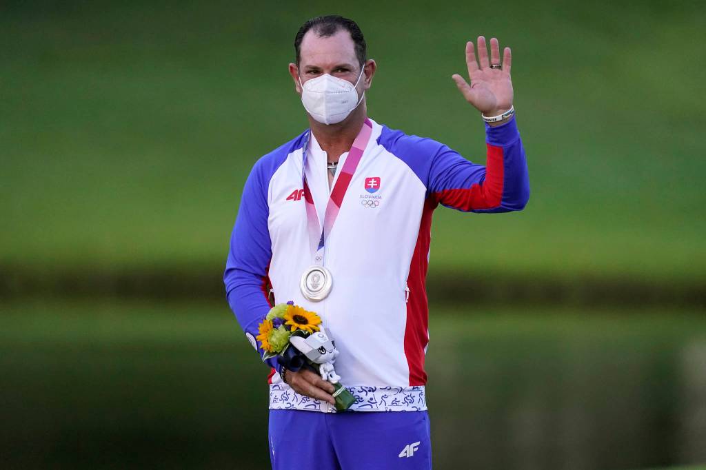 Silver medal winner Rory Sabbatini, of Slovakia, stands on the podium after the men's golf event at the 2020 Summer Olympics, Sunday, Aug. 1, 2021, at the Kasumigaseki Country Club in Kawagoe, Japan, (AP Photo/Matt York)