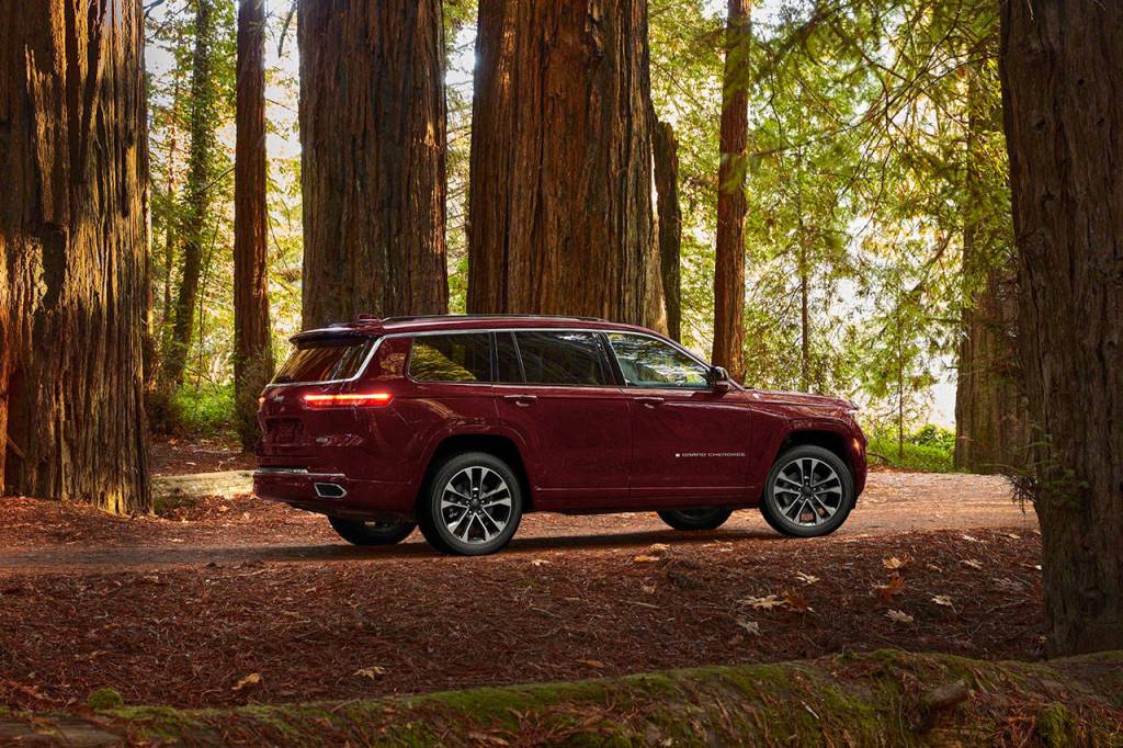 Proportions of the all-new 2021 Jeep Grand Cherokee L resemble those of the original Wagoneer, the brands first full-size luxury SUV. (Manufacturer photo)