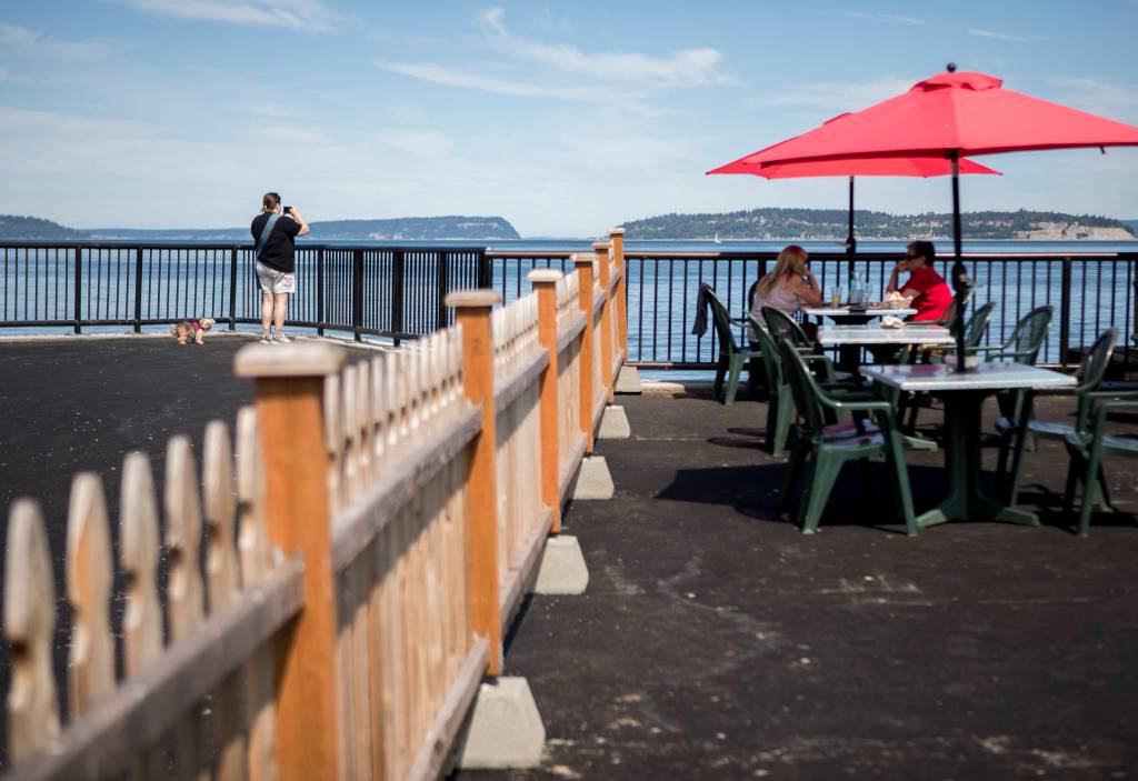 People dine at the table additions at the parklet for Ivars on Aug. 5. (Olivia Vanni / Herald file)