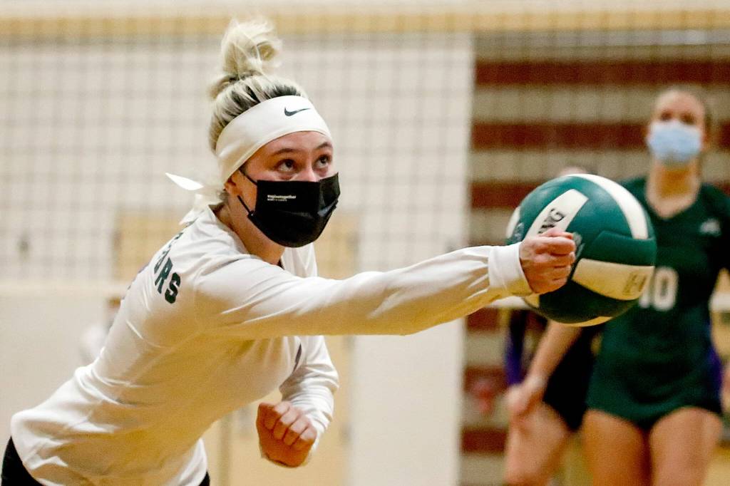 Edmonds-Woodways Amanda Birkby makes a dig against Lake Stevens Tuesday night at Edmonds-Woodway High School in Edmonds on September 7, 2021. The Vikings won in straight sets. (Kevin Clark / The Herald)