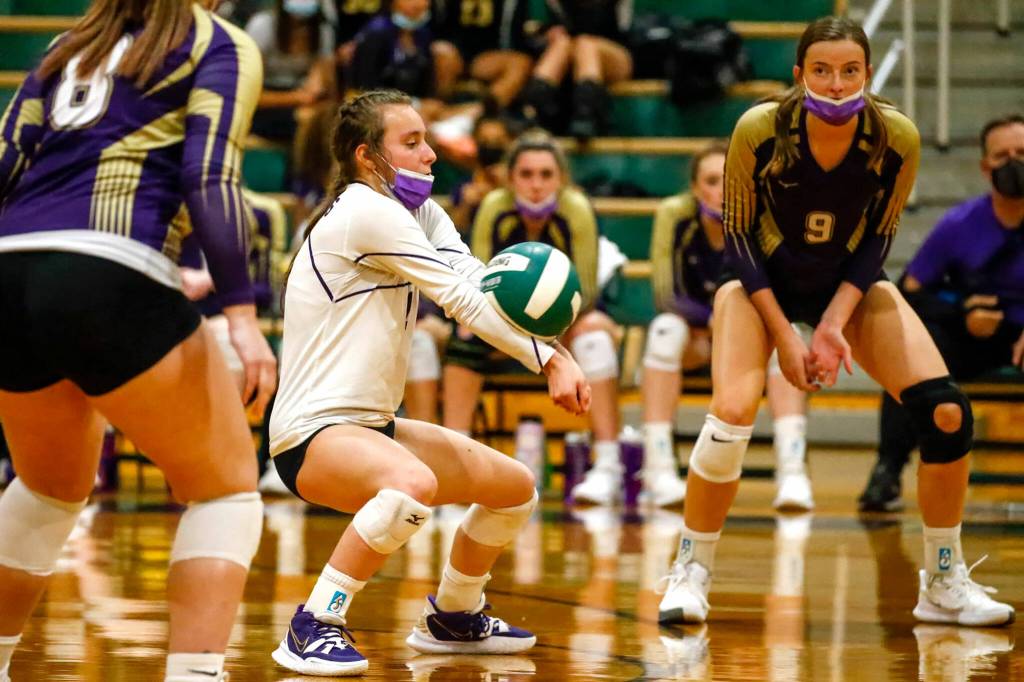 Lake Stevens Kennedy Steen digs against Lake Stevens Tuesday night at Edmonds-Woodway High School in Edmonds on September 7, 2021. The Vikings won in straight sets. (Kevin Clark / The Herald)