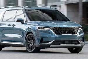 The 2022 Kia Carnival has front-wheel drive, three rows, and placing for seven or eight passengers, depending on seat configuration. (Kia) 20210913
