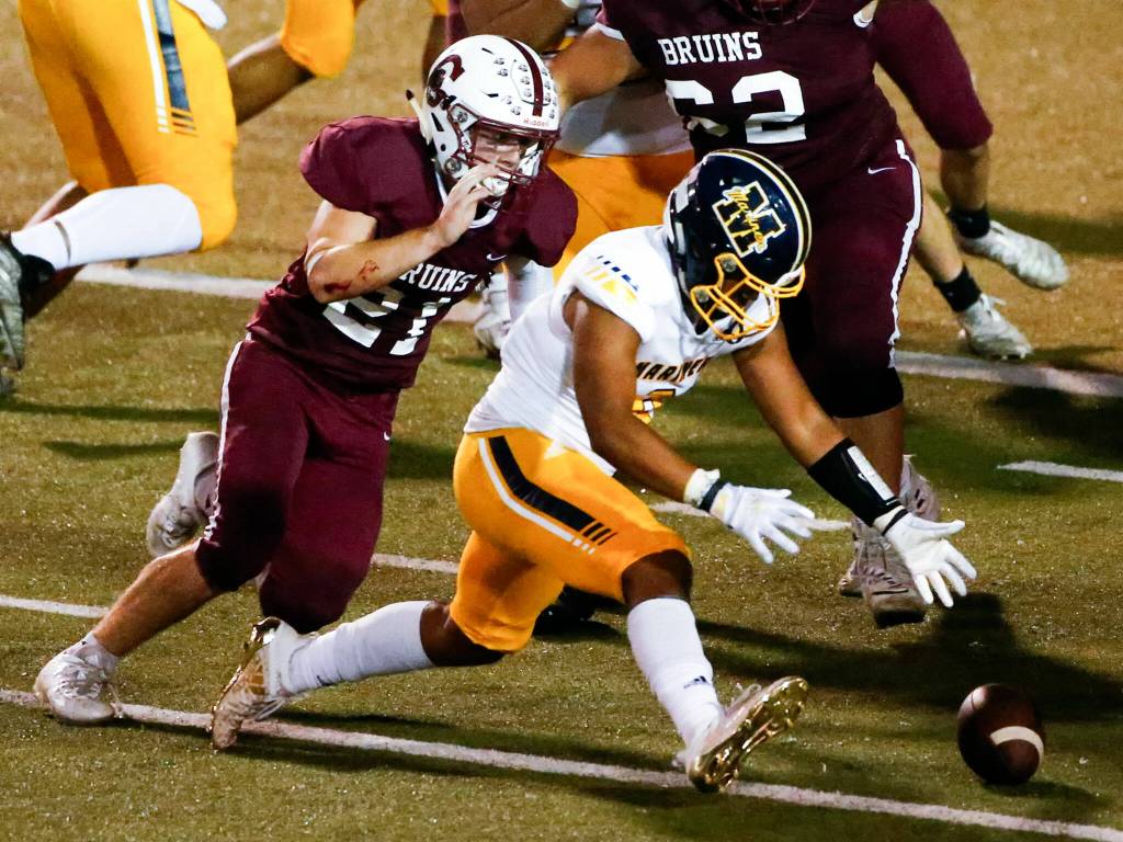 Mariners Yisrael Calderon chases down a fumble with Cascades Ronan Mckague trailing Friday evening at Everett Memorial Stadium on September 10, 2021. (Kevin Clark / The Herald)