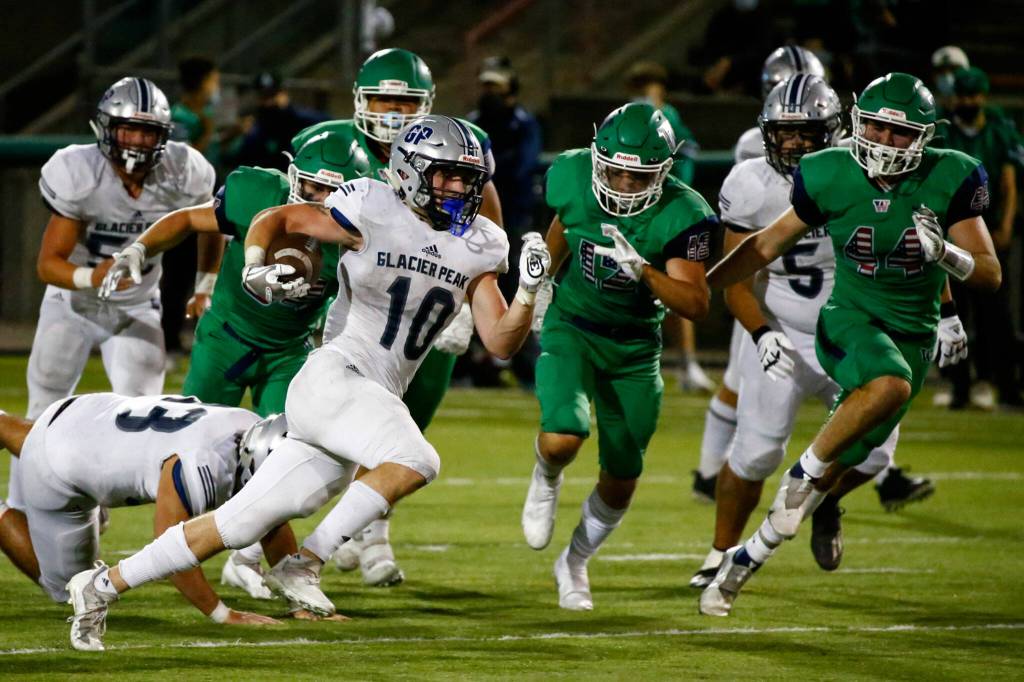 Glacier Peaks Ryan King rushes Thursday evening at Pop Keeney Stadium in Bothell on September 16, 2021. (Kevin Clark / The Herald)
