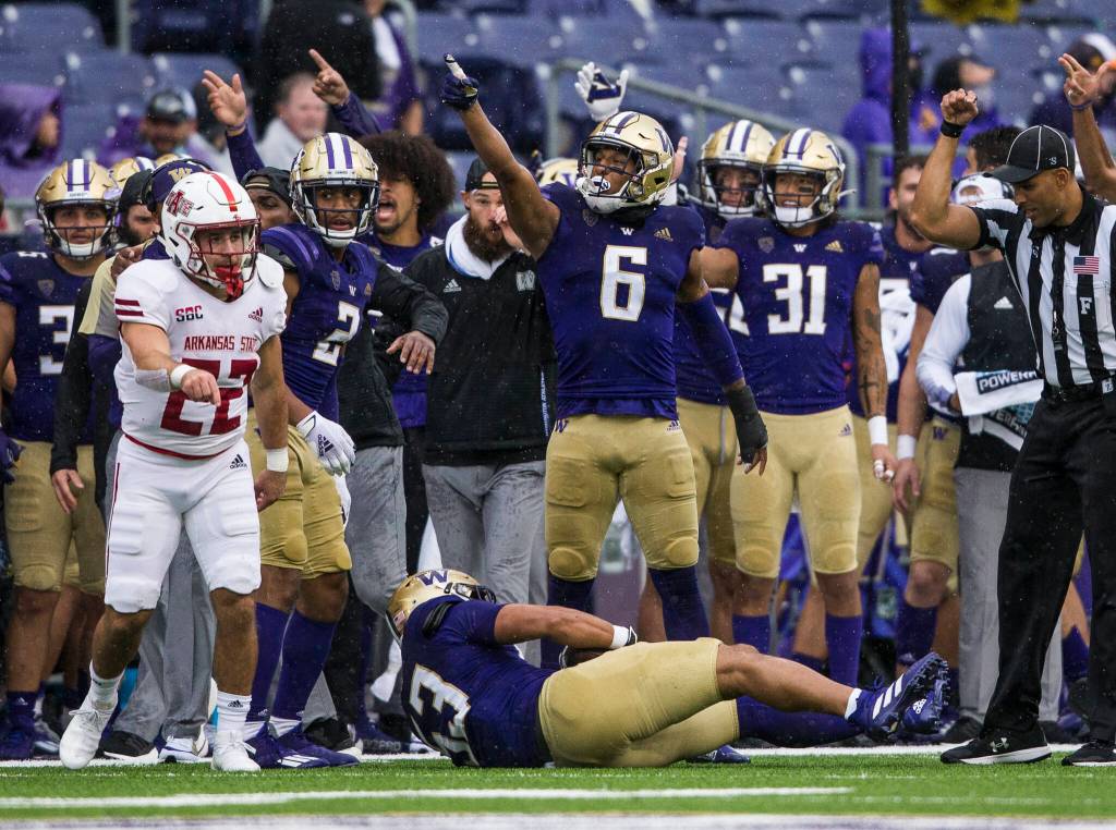 The Washington Huskies sideline reacts to a turnover during the game against Arkansas State on Saturday, Sept. 18, 2021 in Seattle, Wa. (Olivia Vanni / The Herald)
