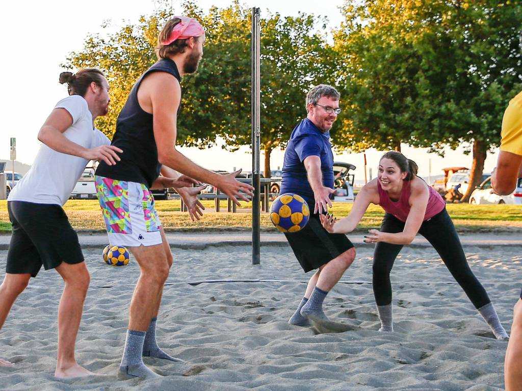 Sarah Aguero, far right, makes a pass with Clancey Aguero defending while playing korfball Sept. 9 at Mukilteo Beach. (Kevin Clark / The Herald)
