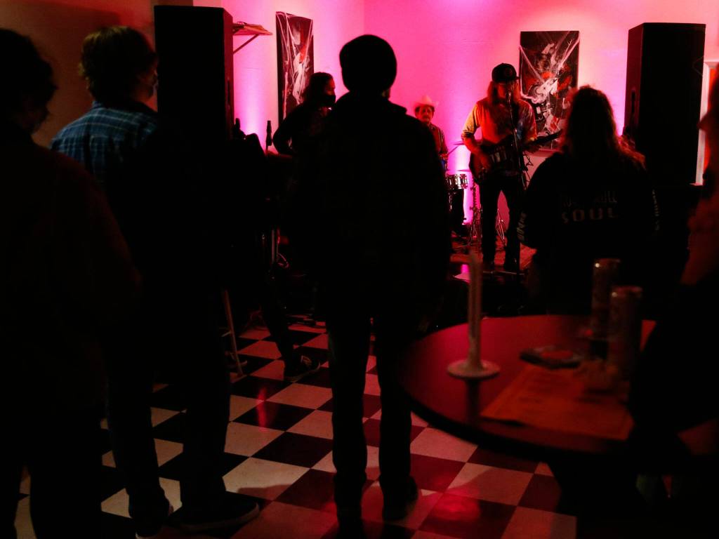Steel Beans performs at Lucky Dime, former location of Black Lab Gallery, in Everett on Oct. 9. (Kevin Clark / The Herald)