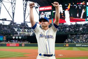 Seattle Mariners third baseman Kyle Seager motions to fans after a baseball game against the Los Angeles Angels, Sunday, Oct. 3, 2021, in Seattle. (AP Photo/Elaine Thompson)