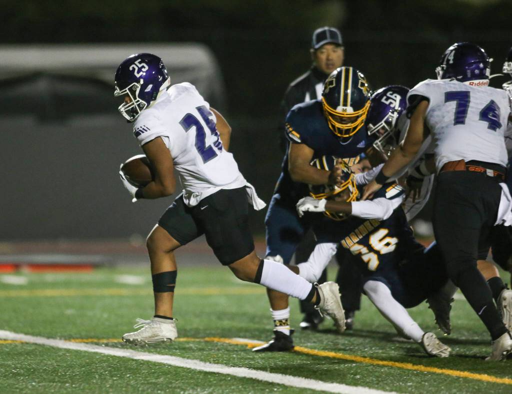 Kamiaks Jullian Notoa runs in for a touchdown as Kamiak led Mariner 28-7 at the half in a football game at Goddard Stadium on Tuesday, Oct. 19, 2021 in Everett, Washington. (Andy Bronson / The Herald)