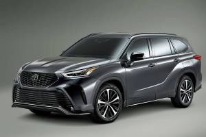 The Toyota Highlander XSE’s front fascia, grille, and lower spoiler are exclusive to this model. (Manufacturer photo)