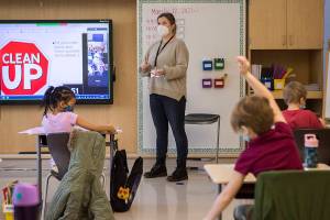 Jessica Cain lets her Zoom students and in-person students know that it is break time on Friday, March 12, 2021 in Lynnwood, Wa. (Olivia Vanni / The Herald)
