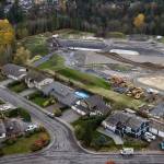 Homes in The Point subdivision border the construction of the Go East Corp. landfill on Wednesday, Nov. 10, 2021 in Everett, Wa. (Olivia Vanni / The Herald)