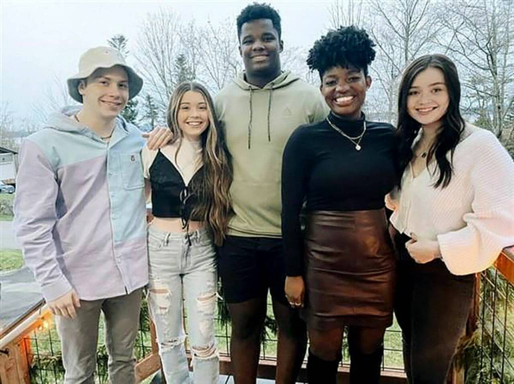 Jakobus (center) in winter 2020 with his siblings (left to right) John, Elinor, Stella and Emma. (Family photo)