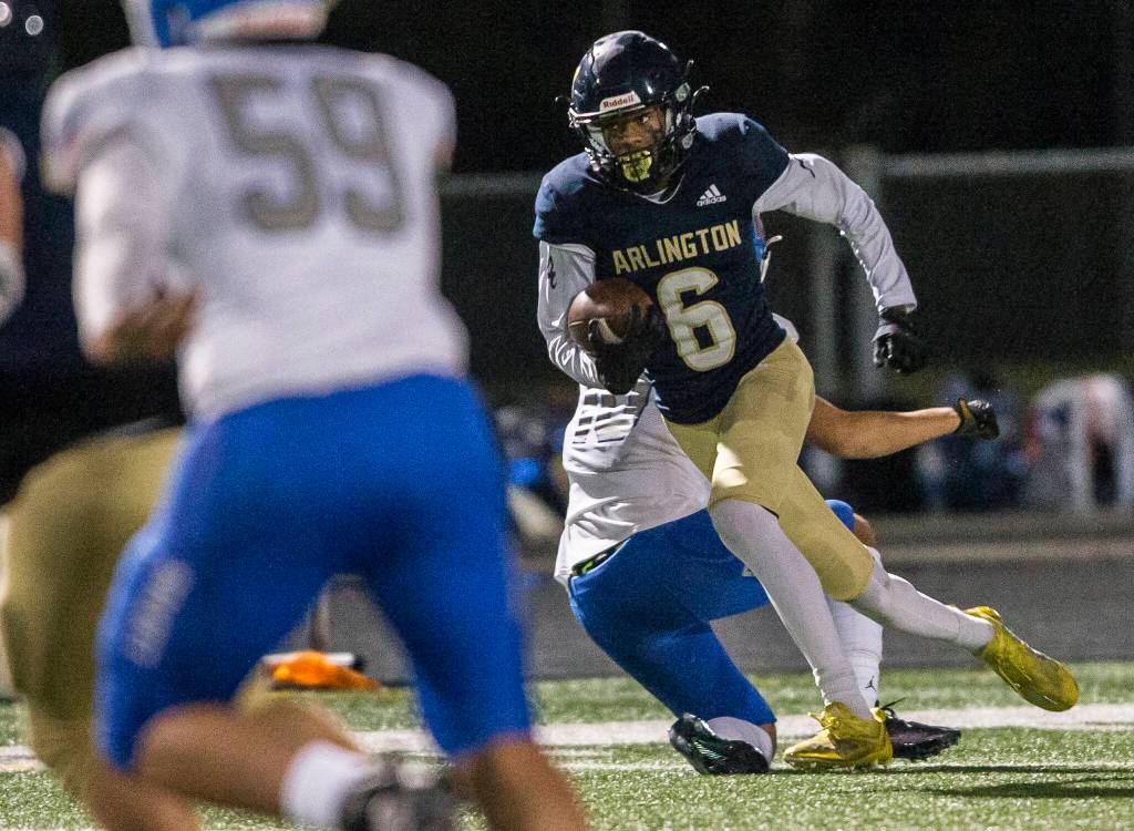 Arlingtons Elijah Jackson runs the ball after an interception during the game against Auburn Mountainview on Friday, Nov. 5, 2021 in Arlington, Wa. (Olivia Vanni / The Herald)