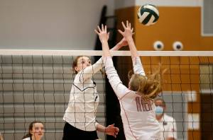 Lake Stevens Peri Hoshock sends the ball past Mount Sis Lauren Kremer in a Class 4A Wes-King Bi-District tournament semifinal volleyball matchup Tuesday in Lake Stevens. (Andy Bronson / The Herald)