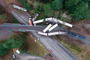 Aerial view of the Amtrak Cascades train derailment in 2017 near DuPont, Wash. (National Transportation Safety Board via <a href="https://commons.wikimedia.org/wiki/File:2017_Cascades_derailment_aerial_view_from_NTSB_preliminary_report.jpg" target="_blank">Wikimedia Commons</a>)