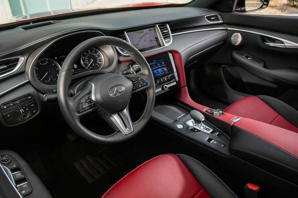 A dual-screen infotainment system is standard on every 2022 Infiniti QX55 model. (Manufacturer photo)
