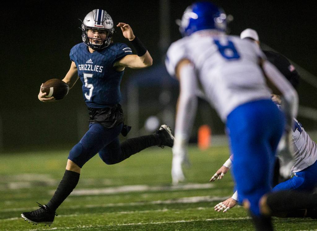 Glacier Peaks River Lien escapes a tackle and looks for a teammate to pass to during the game against Bothell on Friday, Nov. 12, 2021 in Snohomish, Wa. (Olivia Vanni / The Herald)