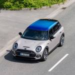 An optional Multitone Roof on the 2022 Mini Cooper seamlessly blends three different colors. (Manufacturer photo)