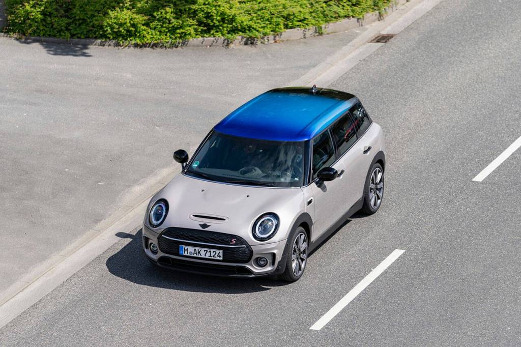 An optional Multitone Roof on the 2022 Mini Cooper seamlessly blends three different colors. (Manufacturer photo)