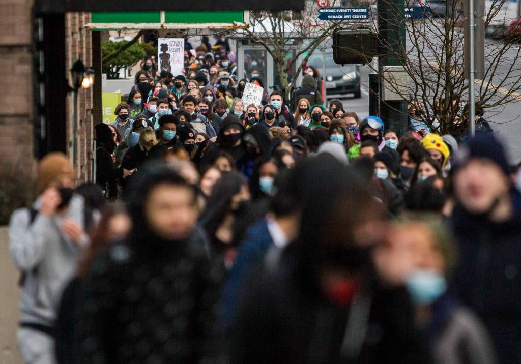 Hundreds of Everett High School students walk down Wetmore Avenue on Dec. 16. in Everett. (Olivia Vanni / The Herald)