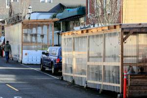Streateries dot the streets of downtown Edmonds Wednesday afternoon on December 8, 2021. (Kevin Clark / The Herald)