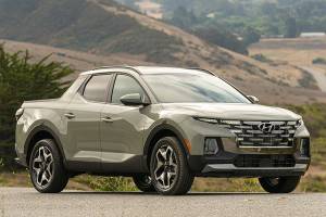 The 2022 Hyundai Santa Cruz standout front end has lights integrated into the grille in a wing shape. (Manufacturer photo)