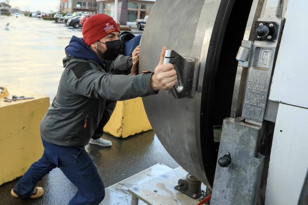 Kenny Hauge closes the OceanGate submersibles main hatch. (Kevin Clark / The Herald)