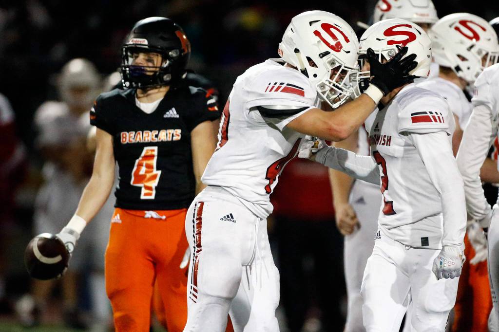 Snohomish linebacker Brayden Ulrich (center) (Kevin Clark / The Herald)