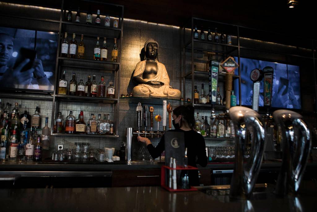 The bar inside the China City restaurant in Mill Creek. (Olivia Vanni / The Herald)