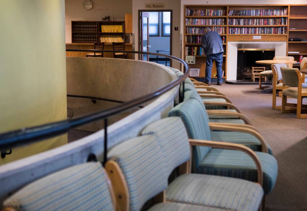 People browse books available at the Carl Gipson Center on Wednesday. (Olivia Vanni / The Herald)