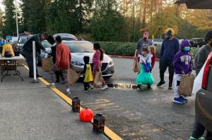 Tyrone McMorris, Executive Director of Casino Road Kids Ministries, and Carrie deKubber, owner of Bob's Burgers and Brew - Everett, work together to serve local kids.