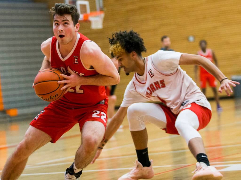 Trey Miles gets around Leon Sayers and drives to the hoop during practice Monday in Everett. (Olivia Vanni / The Herald)