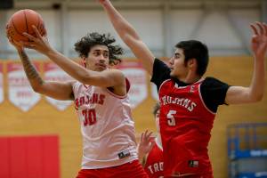 Tucker Molina, right, tries to block a shot by Tony MacArthur during EVCC practice on Monday, Jan. 17, 2022 in Everett, Washington. (Olivia Vanni / The Herald)