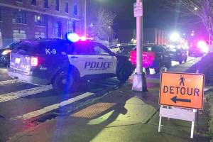 Police respond in downtown Everett after a man collapsed with a gunshot wound Nov. 27, 2021. He later died. (Caleb Hutton / Herald file)