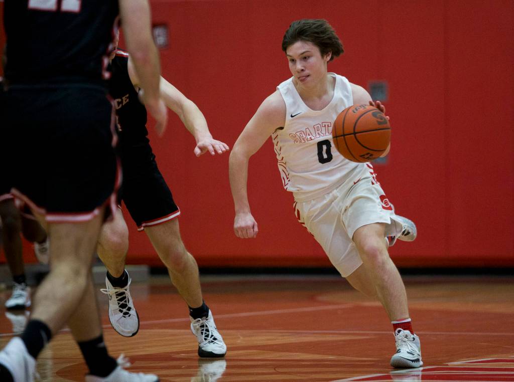 Stanwoods Owen Thayer takes the ball down the court during Thursdays game against Mountlake Terrace in Stanwood. (Olivia Vanni / The Herald)